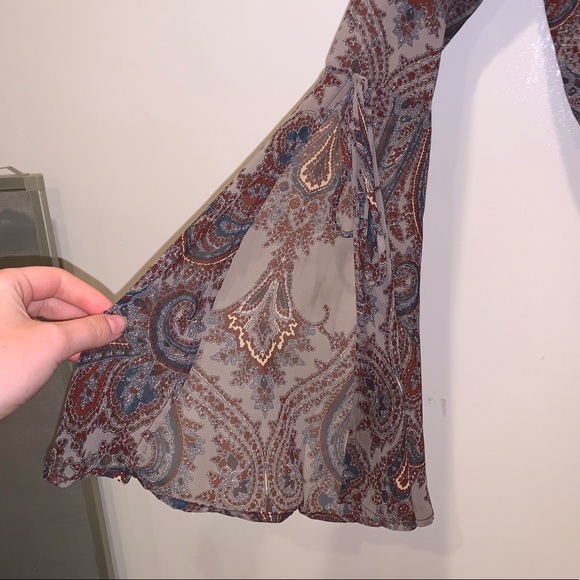 Adorable Romper with Flowy Sleeves - Picture 3 of 3